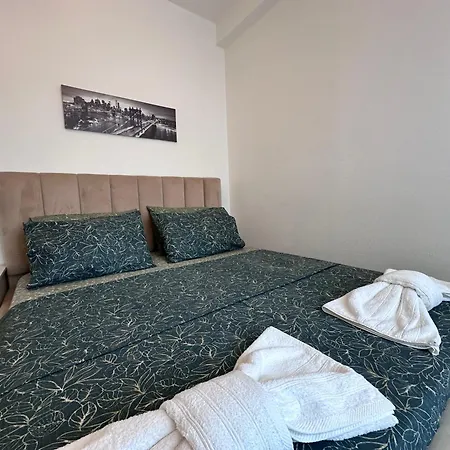 Vespa 2 Sarande Apartmán *